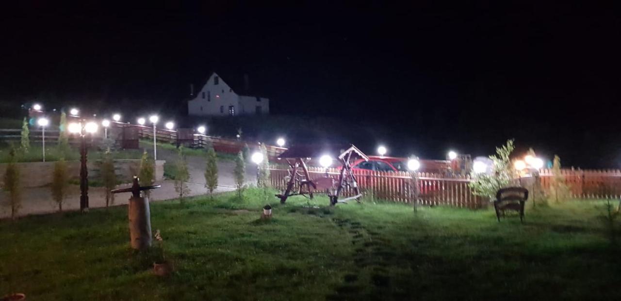 Pensiunea Zana Muntilor Piatra Fantanele Bagian luar foto