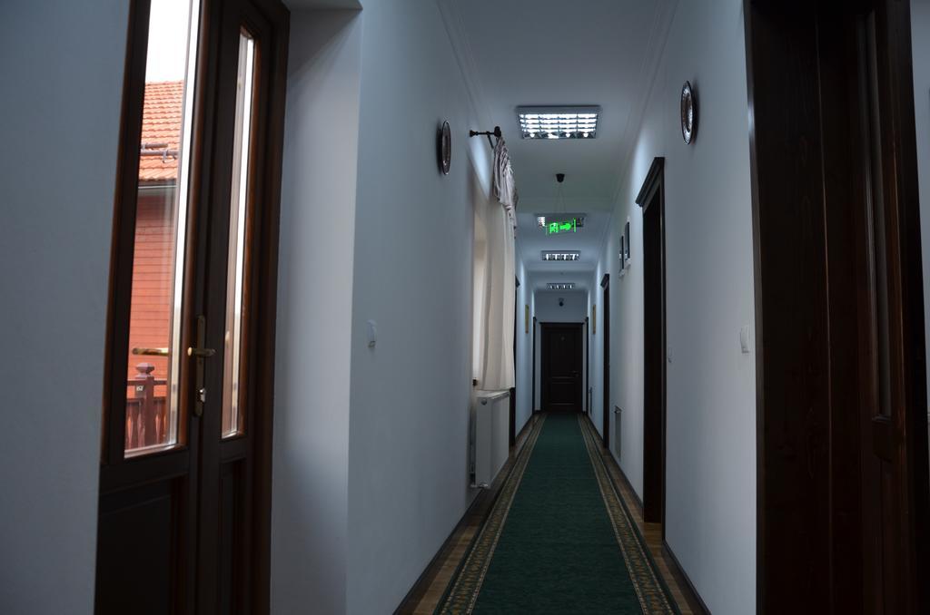 Pensiunea Zana Muntilor Piatra Fantanele Bagian luar foto