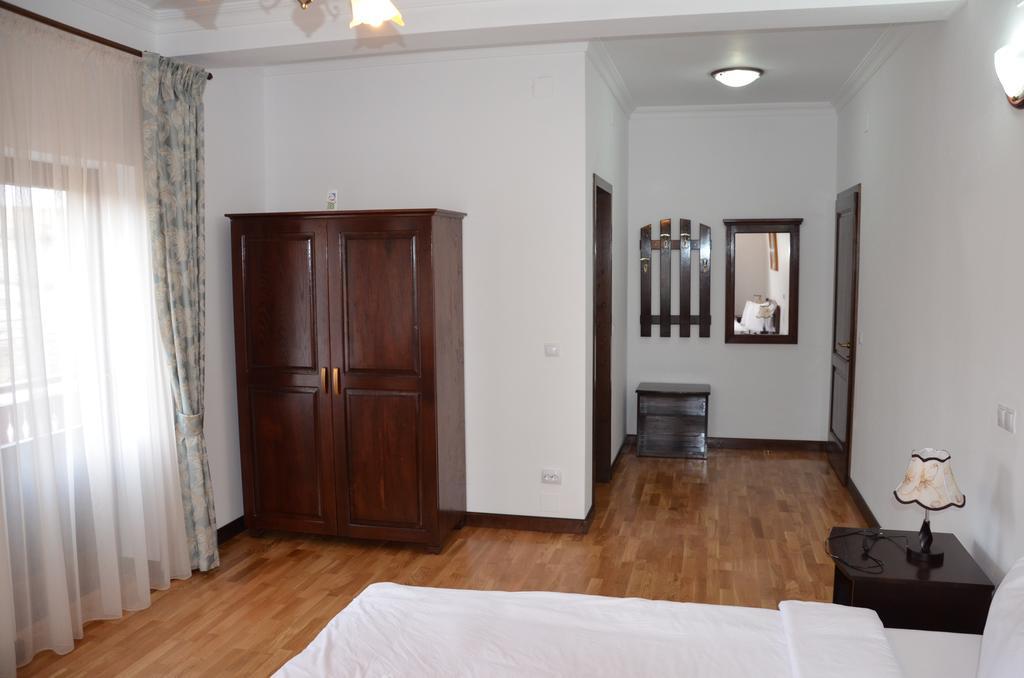 Pensiunea Zana Muntilor Piatra Fantanele Bagian luar foto