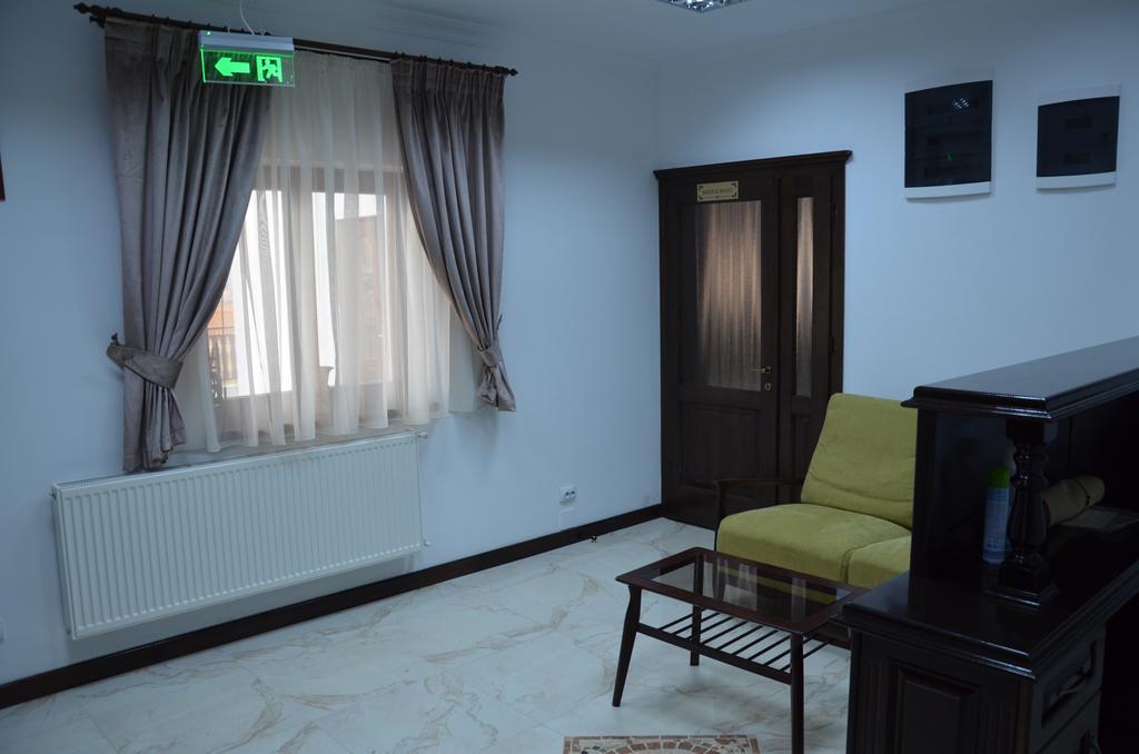 Pensiunea Zana Muntilor Piatra Fantanele Bagian luar foto