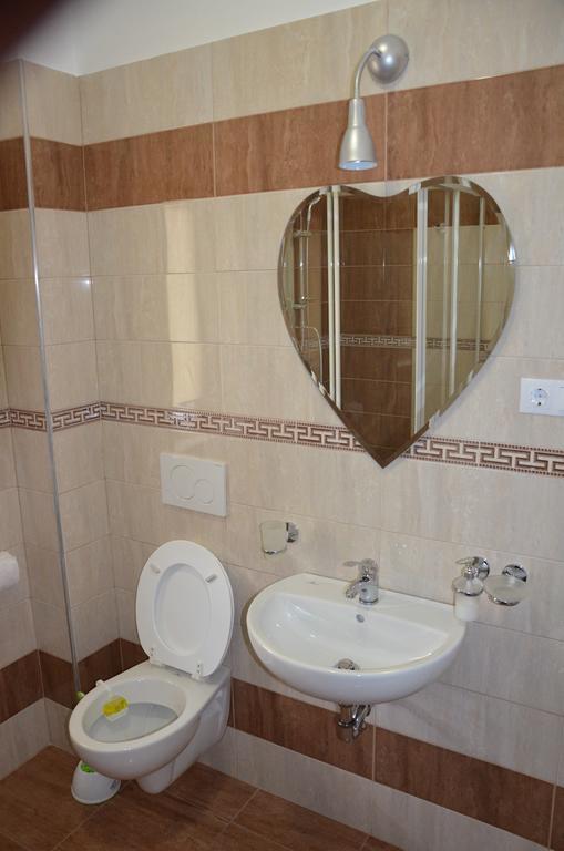 Pensiunea Zana Muntilor Piatra Fantanele Bagian luar foto