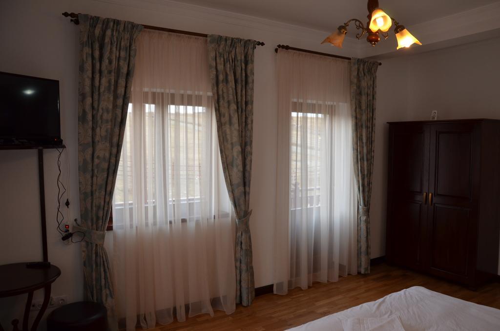Pensiunea Zana Muntilor Piatra Fantanele Bagian luar foto