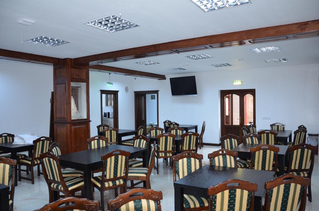 Pensiunea Zana Muntilor Piatra Fantanele Bagian luar foto