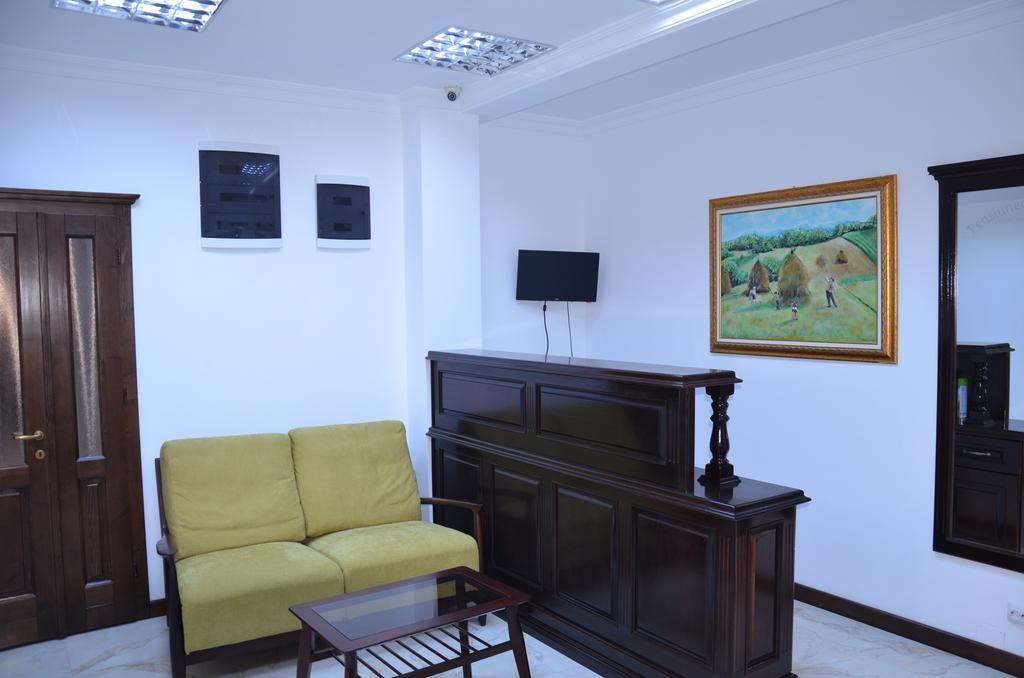 Pensiunea Zana Muntilor Piatra Fantanele Bagian luar foto