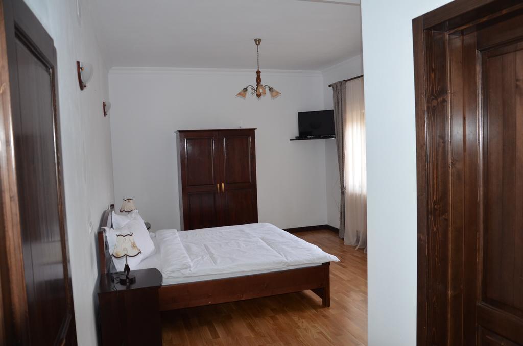 Pensiunea Zana Muntilor Piatra Fantanele Bagian luar foto