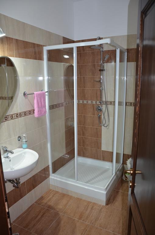 Pensiunea Zana Muntilor Piatra Fantanele Bagian luar foto
