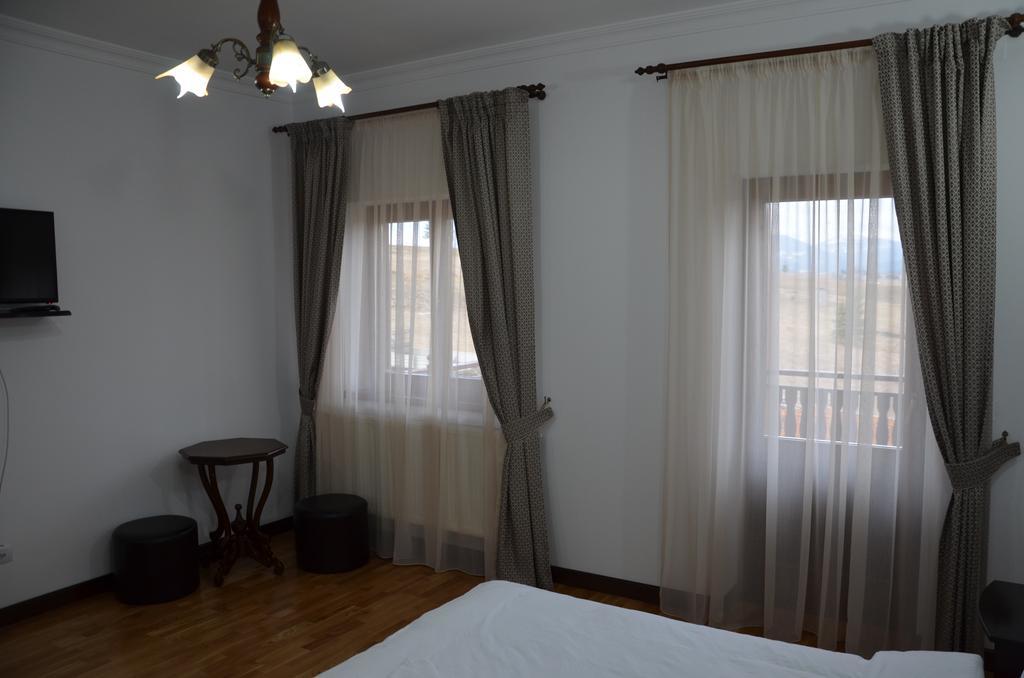 Pensiunea Zana Muntilor Piatra Fantanele Bagian luar foto