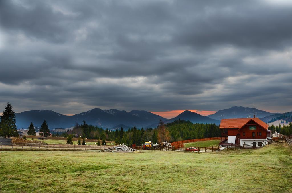 Pensiunea Zana Muntilor Piatra Fantanele Bagian luar foto
