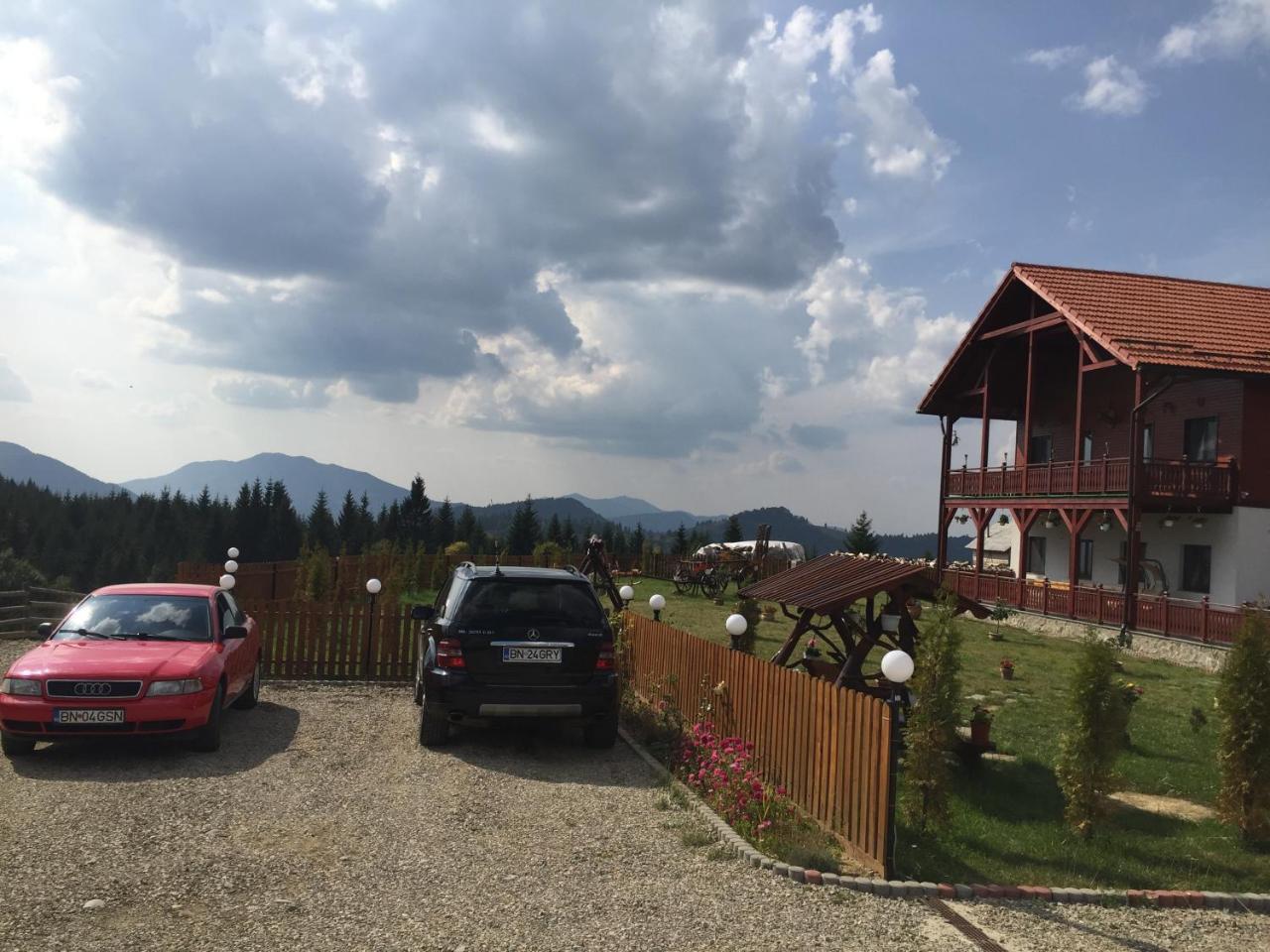 Pensiunea Zana Muntilor Piatra Fantanele Bagian luar foto