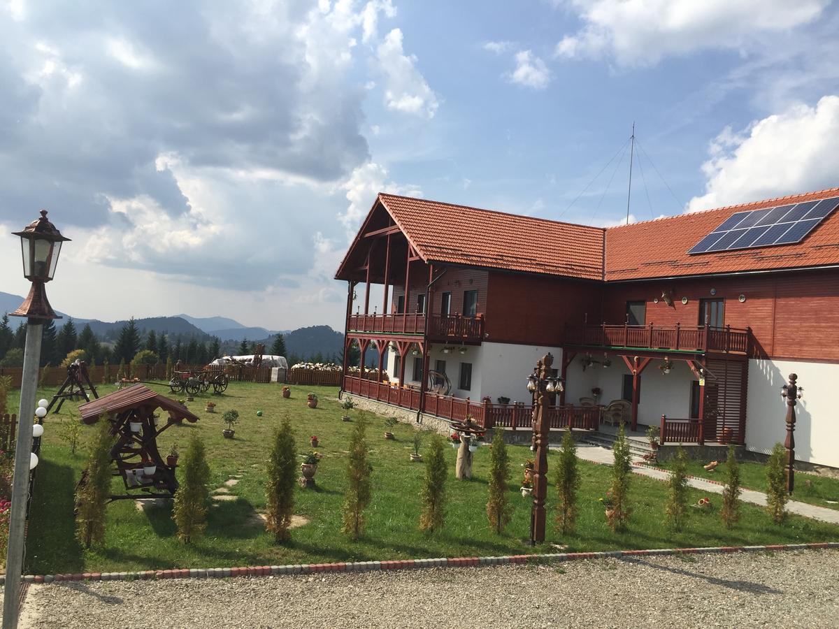 Pensiunea Zana Muntilor Piatra Fantanele Bagian luar foto