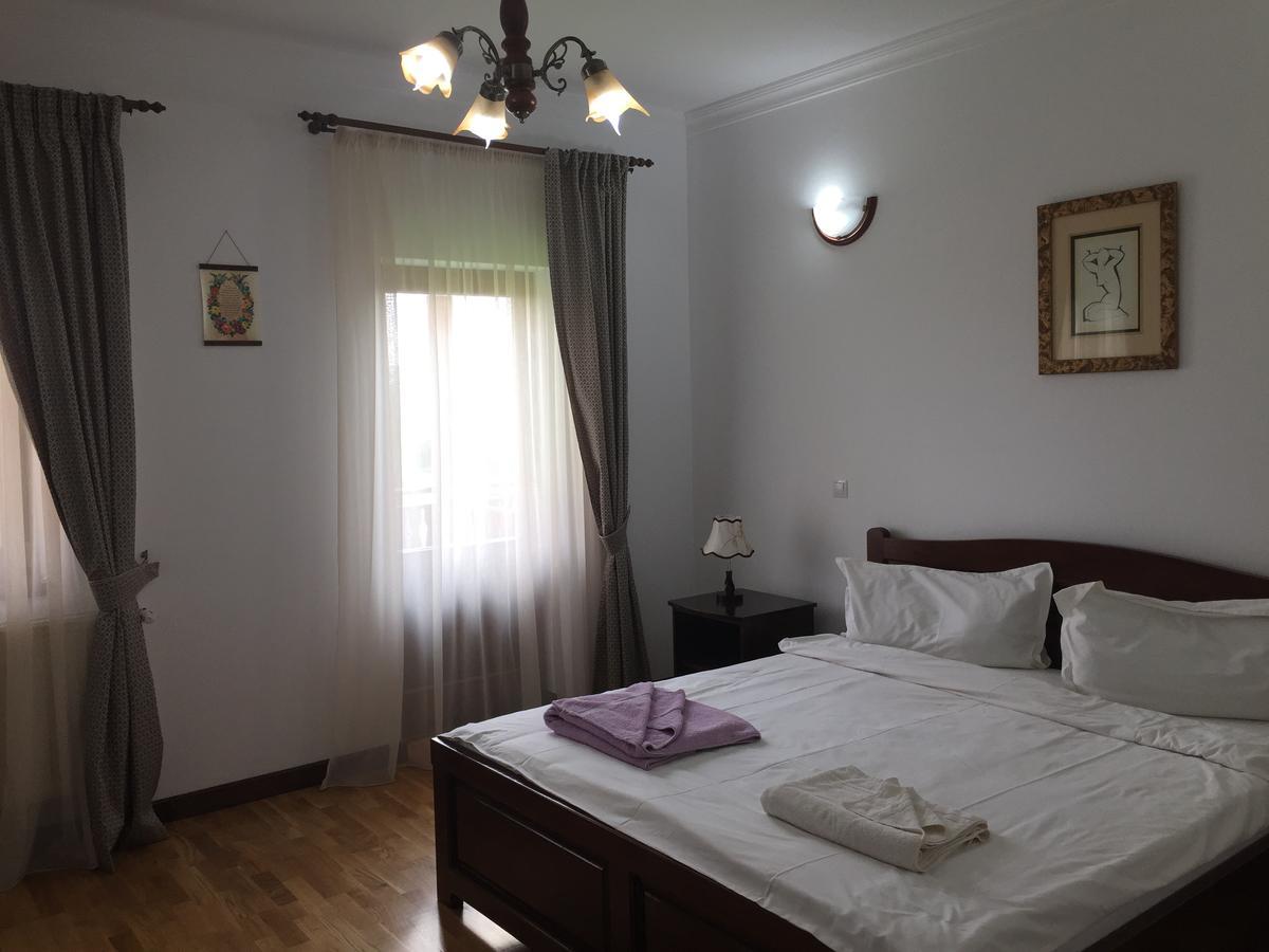 Pensiunea Zana Muntilor Piatra Fantanele Bagian luar foto