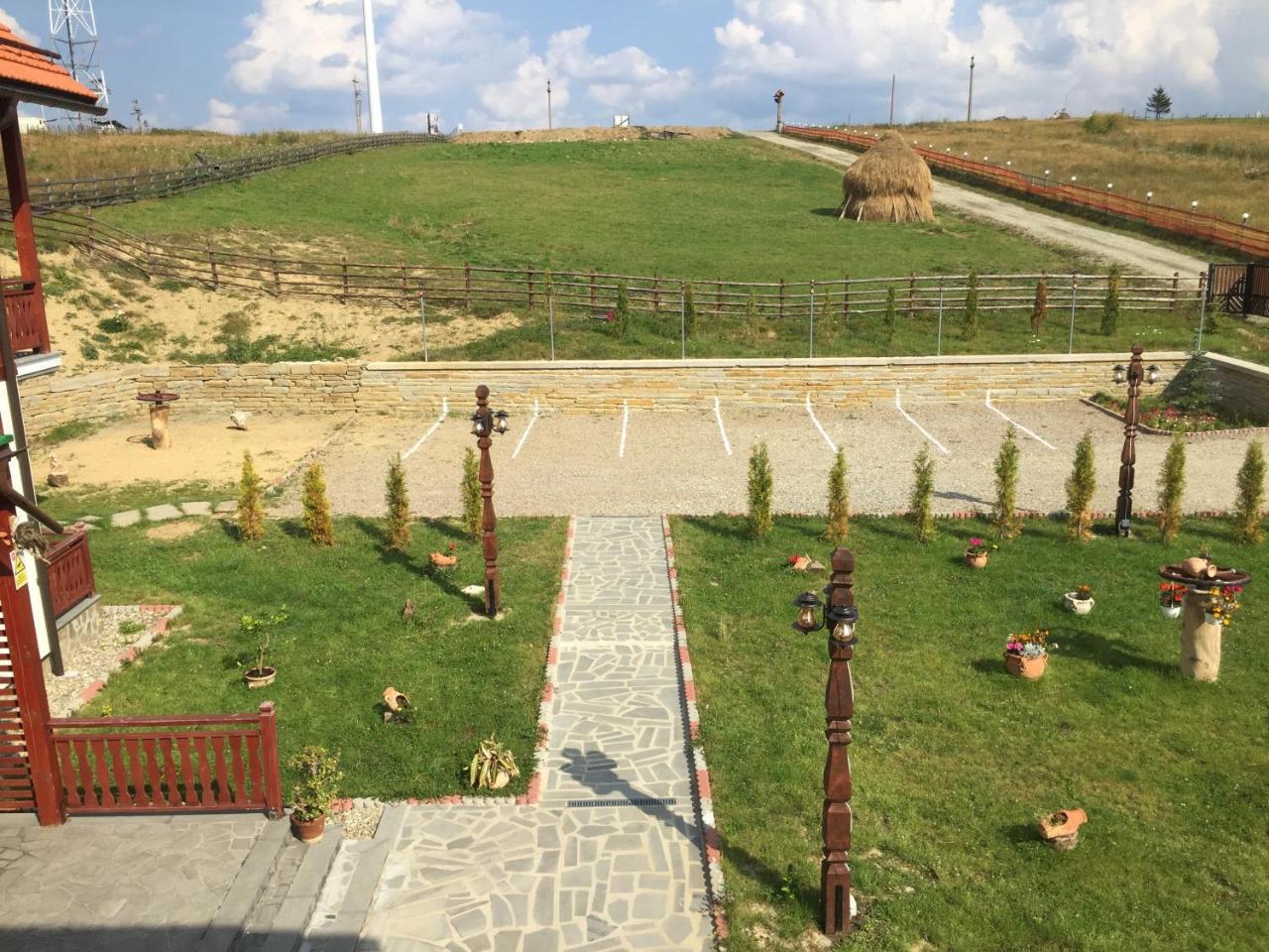 Pensiunea Zana Muntilor Piatra Fantanele Bagian luar foto