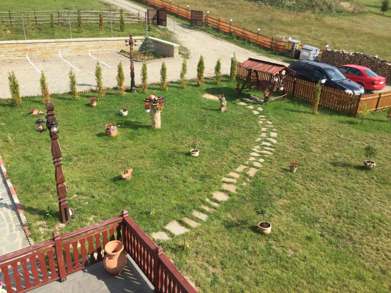 Pensiunea Zana Muntilor Piatra Fantanele Bagian luar foto