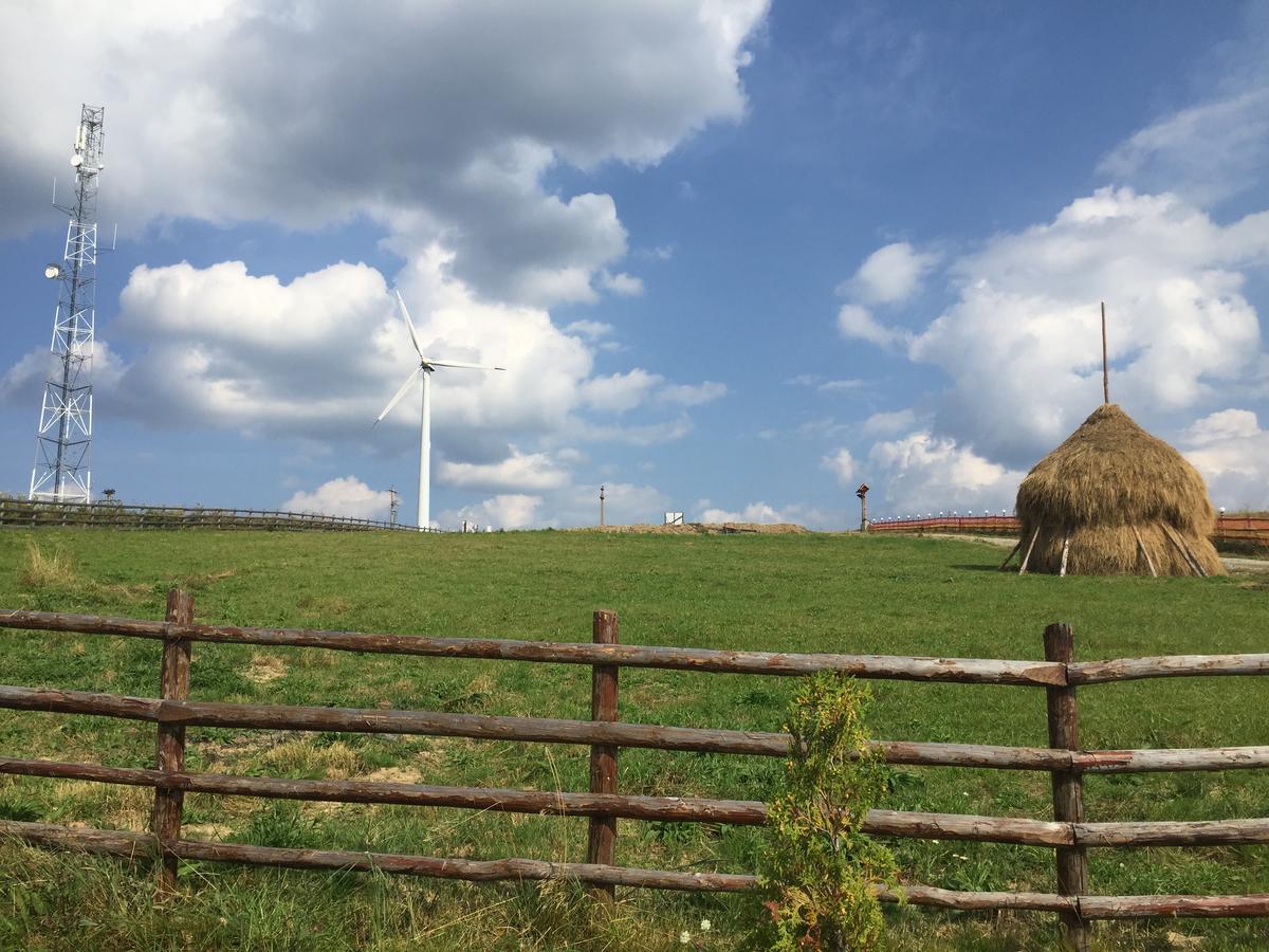 Pensiunea Zana Muntilor Piatra Fantanele Bagian luar foto