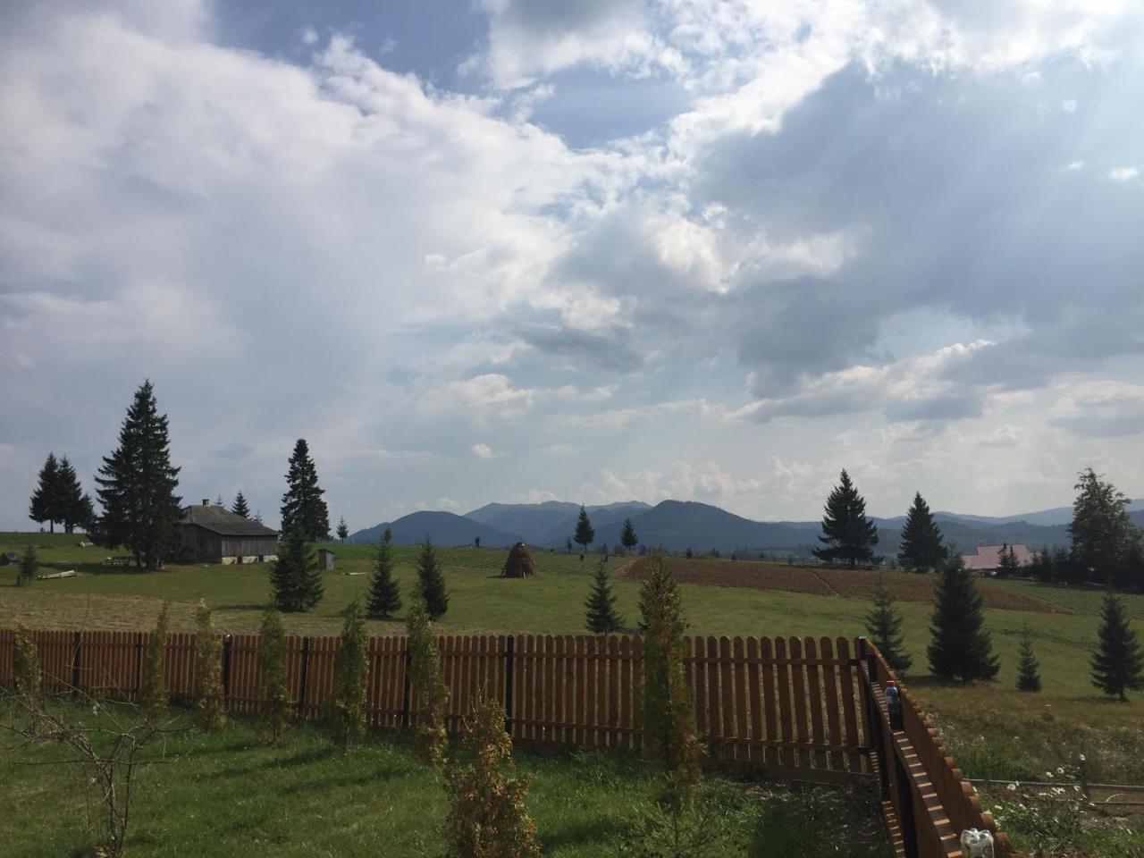 Pensiunea Zana Muntilor Piatra Fantanele Bagian luar foto