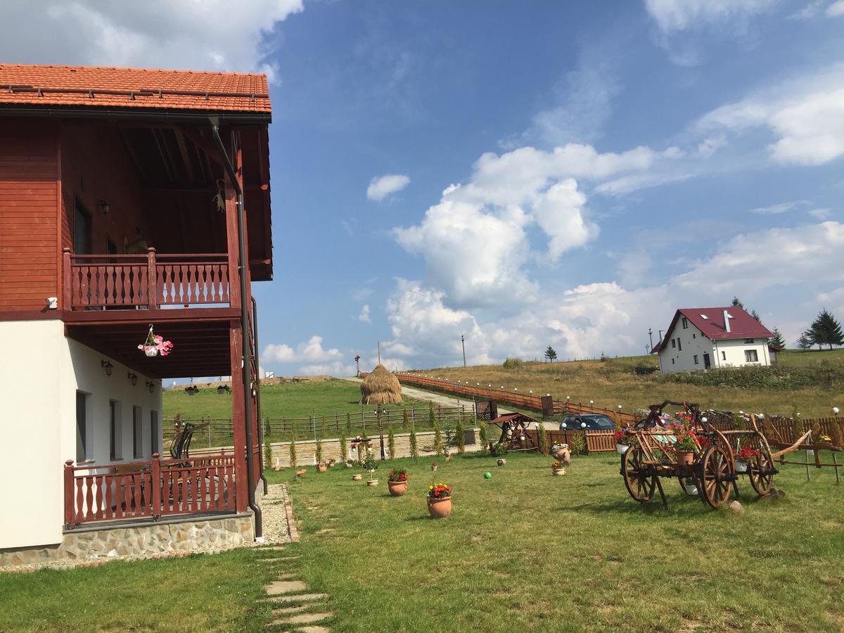 Pensiunea Zana Muntilor Piatra Fantanele Bagian luar foto