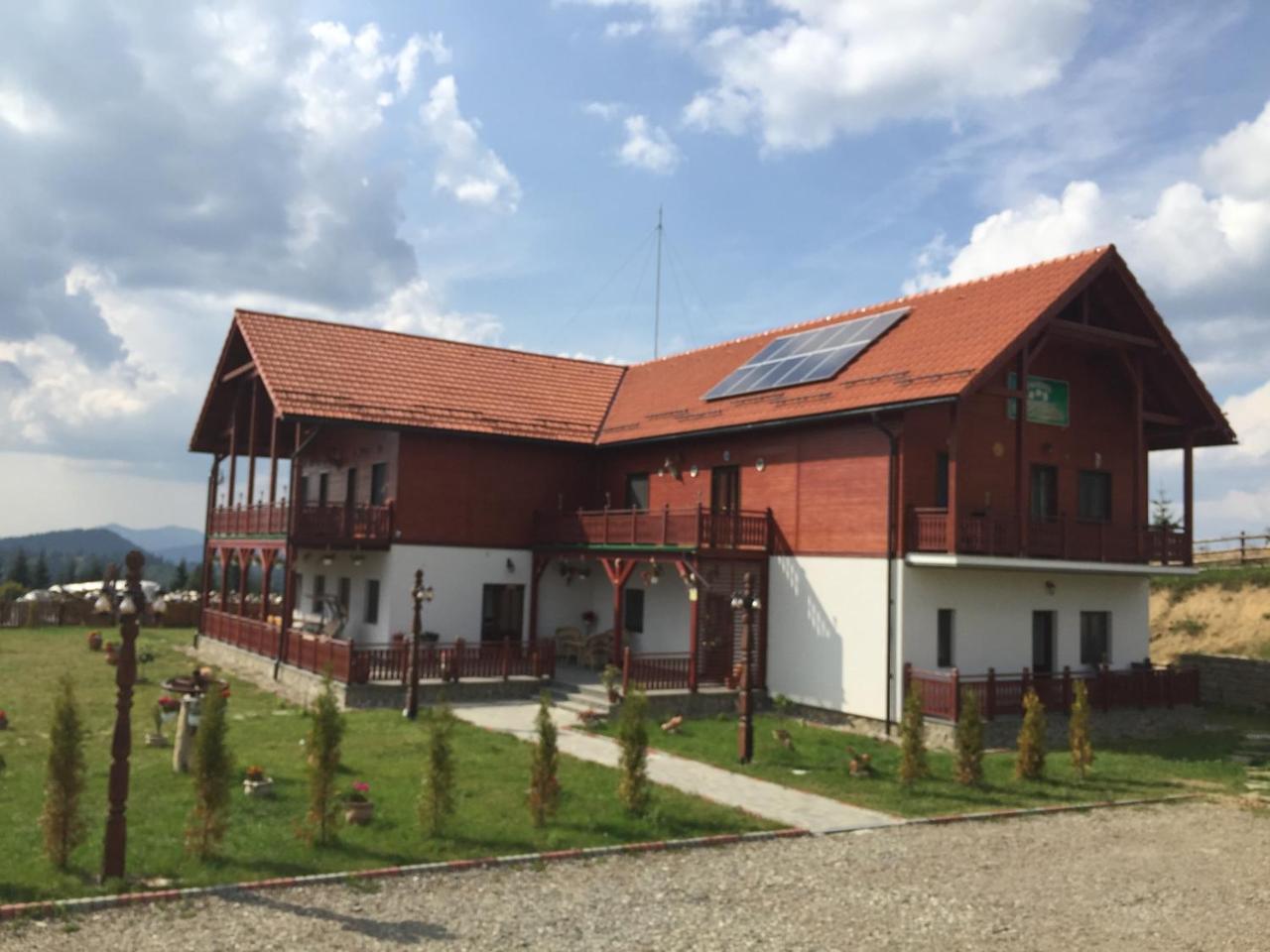 Pensiunea Zana Muntilor Piatra Fantanele Bagian luar foto