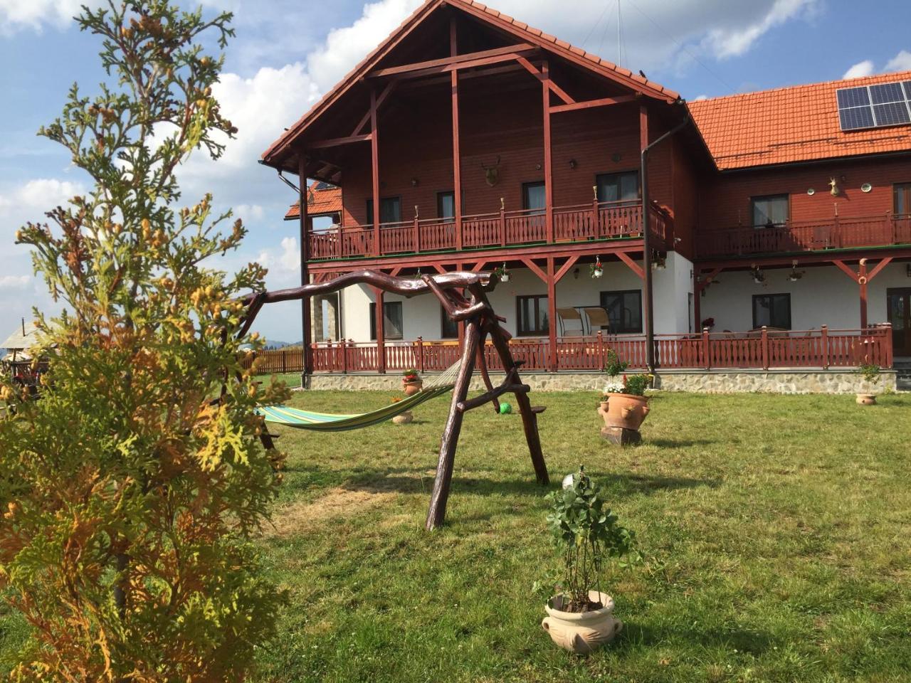 Pensiunea Zana Muntilor Piatra Fantanele Bagian luar foto